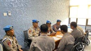 Proses-pemeriksaan-internal-kepada-4-orang-aparat-kepolisian-yang-dianggap-lalai.jpg
