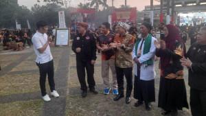 REKOR-MURI-Festival-Bola-Leungeun-Seuneu-Boles-atau-bola-tangan-api-di-TMII.jpg