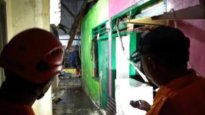 RUMAH-RUSAK-Tiga-unit-rumah-di.jpg