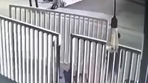 Rekaman-CCTV-pencurian-pagar-besi-ruko-Bekasi-Timur-Kota-Bekasi-Senin-482025.jpg