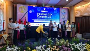 Rektor-UI-Heri-Hermansyah-membuka-kegiatan-Festival-Pengmas-UI-2025.jpg