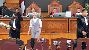 Reza-Gladys-dan-Nikita-Mirzani-bertemu-di-PN-Jakarta-Selatan-Kamis-2472025.jpg