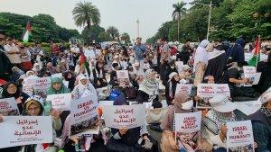 Ribuan-massa-yang-tergabung-dari-Aliansi-Rakyat-Indonesia-Bela-Palestina.jpg