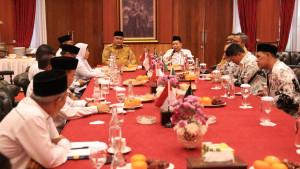 SATU-SARJANA-SATU-DESA-Bupati-Bogor-Rudy-Susmanto.jpg