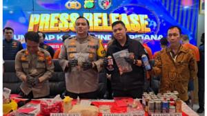 Satreskrim-Polres-Pelabuhan-Tanjung-Priok-membongkar-praktik-pengoplosan-gas.jpg