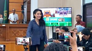 Selebritis-Nikita-Mirzani-kembali-menjalani-sidang-kasus-d.jpg