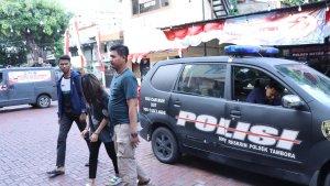 Seorang-wanita-berinisial-NE-21-tidak-berkutik-saat-dibekuk-tim-unit-reskrim-Po.jpg