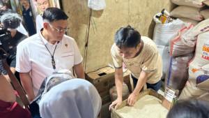 Sidak-beras-ke-Pasar-Warung-Buncit.jpg