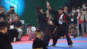Silat-Yayan-Ruhiyan-dan-Cecep-Arif-Rahman-di-PON-Bela-Diri-2025.jpg