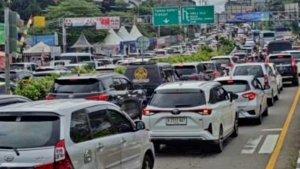 Sistem-one-way-Jalur-Wisata-Puncak34.jpg