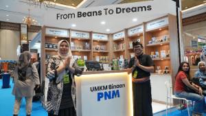 Siti-Rohmah-nasabah-PNM-Mekaar-ikuti-Inacraft-2025.jpg
