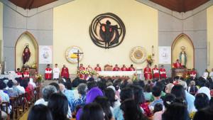 Suasana-Ekaristi.jpgEkaristi-Kudus.jpgmengikuti-budaya.jpgHadir-para-umat.jpgmengikuti-Misa.jpg