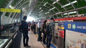 Suasana-Stasiun-LRT-Jati-Mulya-di-Bekasi-Jawa-Barat.jpg