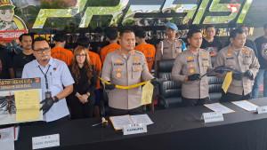 TAWURAN-BERDARAH-GENGSTER-Tawuran-melibatkan-dua-kelompok-gengster.jpg