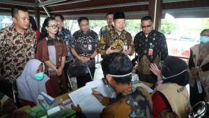 TBC-Bupati-Kepulauan-Seribu-Muhammad-Fadjar-Churniawan-meninjau-kegiatan-Gebyar-TBC.jpg