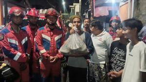 ULAR-SANCA-Tim-Rescue-Sudin-Penanggulangan-Kebakaran-dan-Penyelamatan-Gulkarmat-Duren-Sawit.jpg