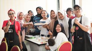 UMKM-Para-ibu-yang-mengikuti-pelatihan-Baking-Siomay-dan-Dimsum-Ikan-di-Kepulauan-Seribu.jpg