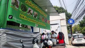 WARUNG-DISERBU-PELANGGAN-Setelah-sempat-viral-karena.jpg