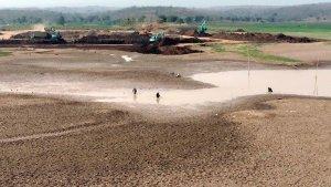 Waduk-Dawuhan-Madiun-mengering.jpg