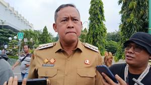 Wali-Kota-Bekasi-Tri-Adhianto-saat-ditemui-Senin-13102025.jpg