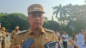Wali-Kota-Bekasi-Tri-Adhianto-saat-wawancara-di-Plaza-Pemkot-Bekasi-Senin-2172025.jpg
