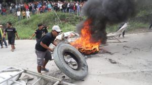 Warga-parungpanjang-demo-Dedi-Mulyadi.jpg
