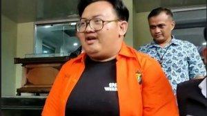 Yudo-Andreawan-pria-yang-ngamuk-di-sejumlah-lokasi-tersenyum-lebar.jpg