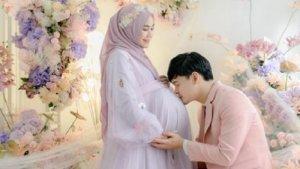anisa-rahma-tak-lama-lagi-akan-melahirkan-anak-kembar.jpg