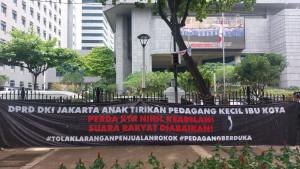 asosiasi-pedagang-rokok-tolak-Raperda-KTR23.jpg