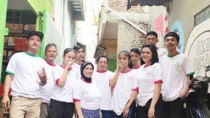 endang-koswara-bersama-para-karyawannya.jpg