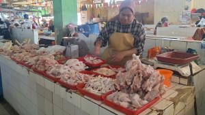 harga-ayam-di-Pasar-Ciracas-meroket23.jpg
