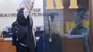 kARINA-PEGAWAI-KEMENDIKBUD-KORBAN-COPET.jpg