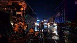 kecelakaan-bus-dan-truk1.jpg