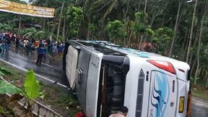 kecelakaan-bus_20181028_201433.jpg