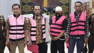 mantan-kepala-desa-bersama-tiga-orang-lainnya-tersangka-korupsi-Kamis-1192025.jpg