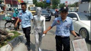 manusia-silver-ditangkap1.jpg