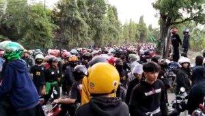 massa-pendekar-saat-konsentrasi-di-jalan-veteran.jpg
