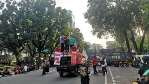 ojol-menggelar-aksi-demo-di-kawasan-Monas-Jakarta-Pusat-Senin-2172025.jpg