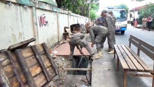 pasar-klender-dibongkar.jpg