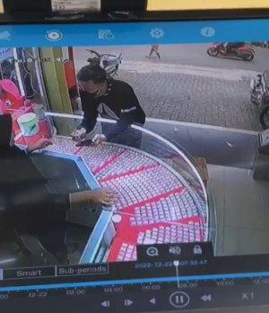 pencuri-membeli-emas.jpg