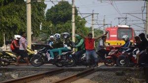 wartakota/perlintasan-kereta-api-bulak-kapal.jpg