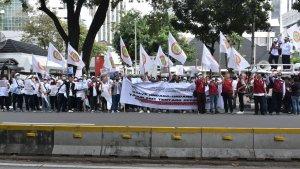 ratusan-perawat-ppni-menggelar-aksi-untuk-rasa-di-halaman-gedung-kemenkopolhukam.jpg