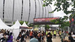 ribuan-penonton-padati-lokasi-untuk-nonton-konser-Ed-Sheeran-Sabtu-232024.jpg