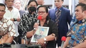 wartakota/rosti-simanjuntak-menanggapi-sidang-vonis-kuat-maruf-di-pengadilan-negeri-jakarta-selatan.jpg