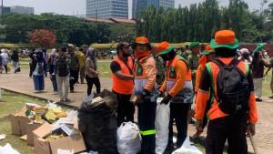 sampah-hut-tni.jpg