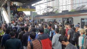 st-manggarai-rame.jpg