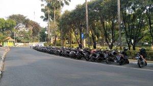 suasana-parkir-on-streetelat.jpg