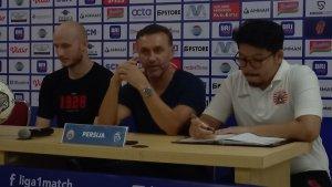 thomas-doll-saat-menggelar-konferensi-pers-usai-pertandingan-persija.jpg