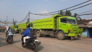 truk-tambah-dihentikan-lewat-Parung-Panjang244.jpg