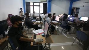 ujian-tulis-berbasis-komputer-di-unj0507202010.jpg